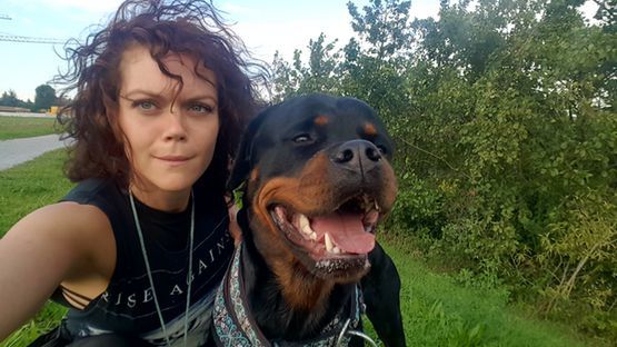 Andrea Hanacek ist selbständige Hundetrainerin und Leiterin der Petdoctors-Academy